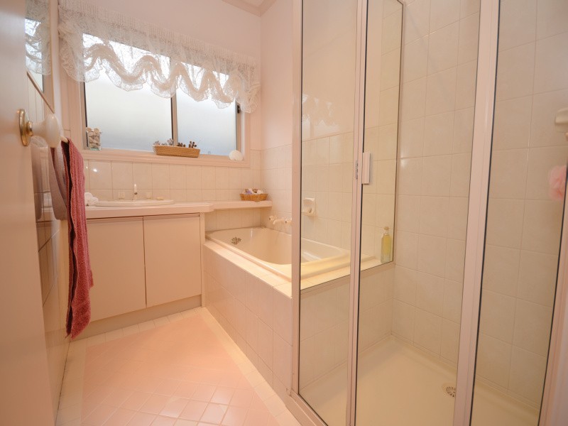 17 Shari Drive, Delacombe VIC 3356