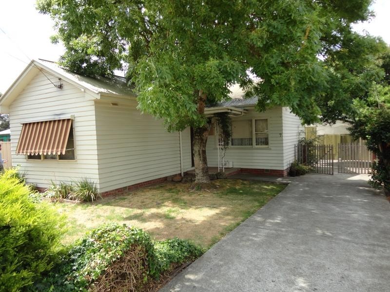 7 Rowlands Street, Sebastopol VIC 3356