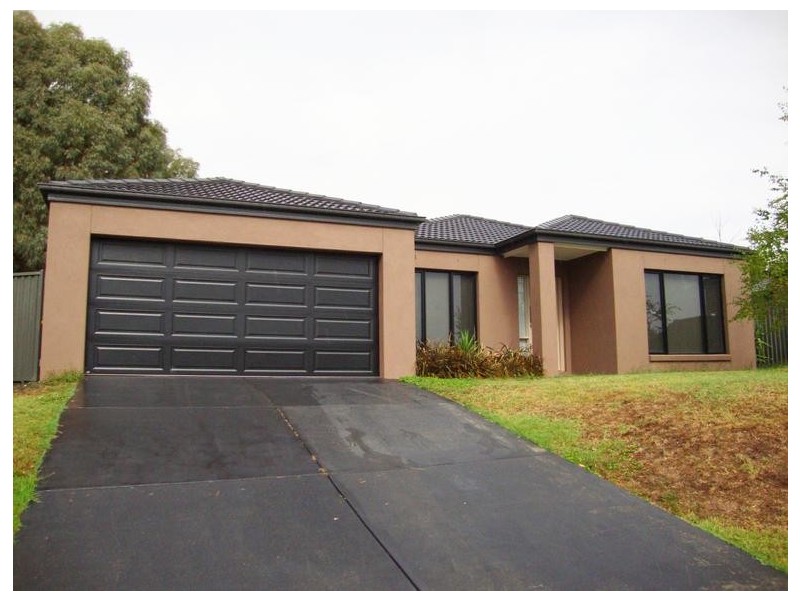 2 Avenwood Close, Canadian VIC 3350