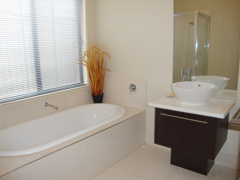 2 Avenwood Close, Canadian VIC 3350