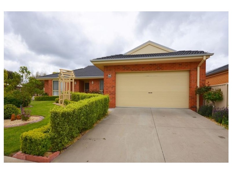 14 Robilliard Way, Sebastopol VIC 3356