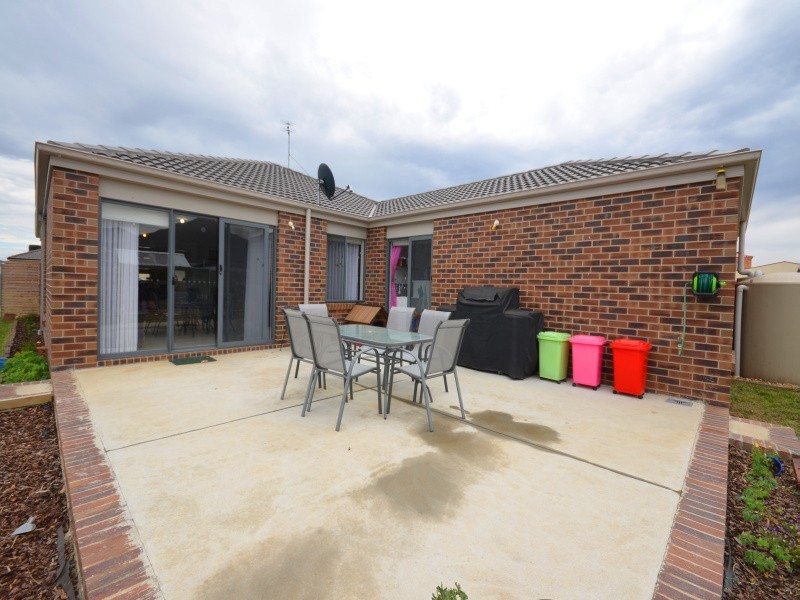 7 Deakin Drive, Delacombe VIC 3356