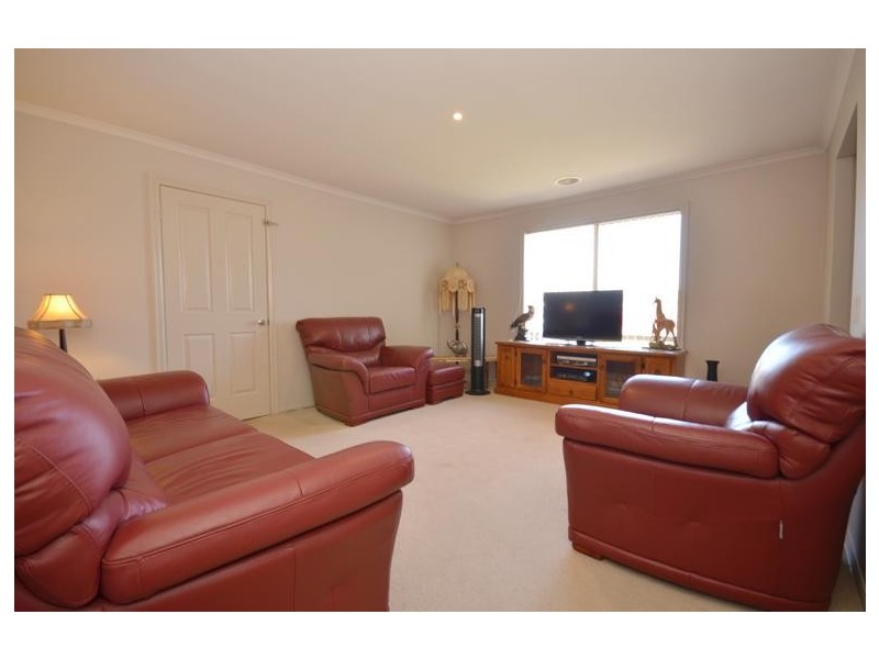 8 Adelphi Close, Delacombe VIC 3356