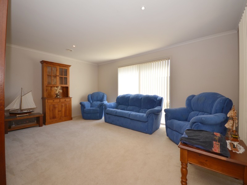 8 Adelphi Close, Delacombe VIC 3356