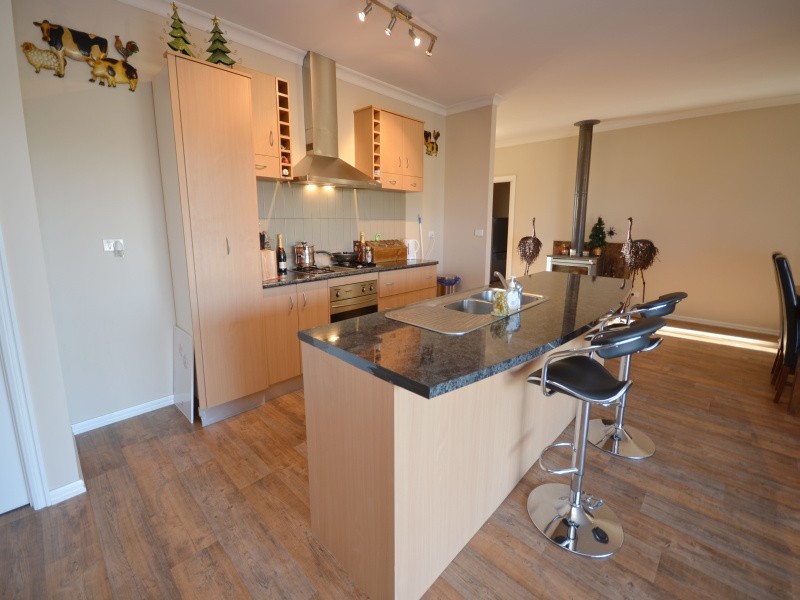 90 Heinz Road, Cambrian Hill VIC 3352