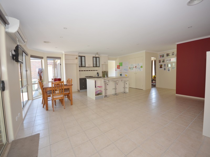 12 Clayton Park Drive, Canadian VIC 3350