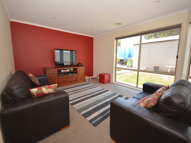 12 Clayton Park Drive, Canadian VIC 3350