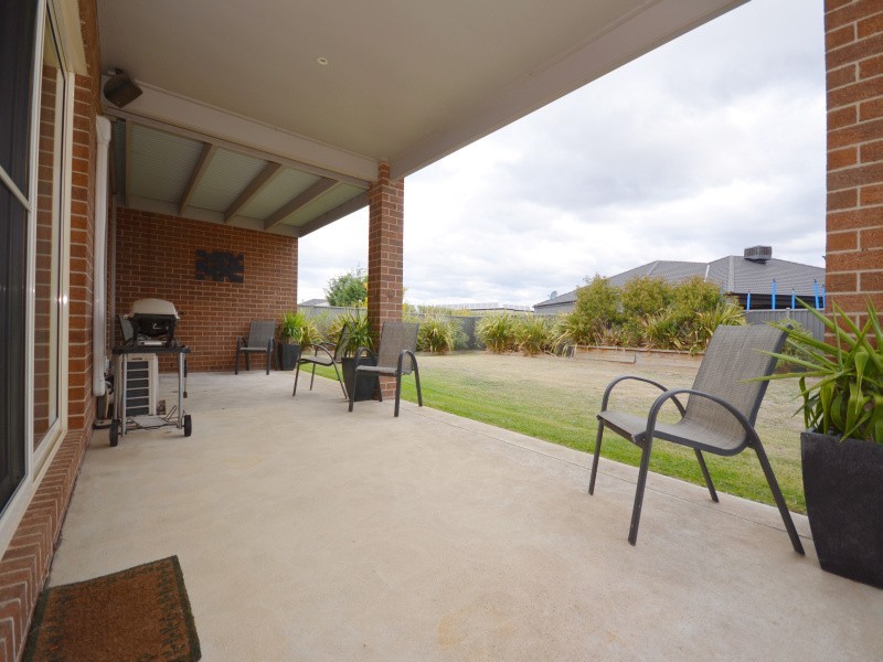 25 Dorset Drive, Alfredton VIC 3350