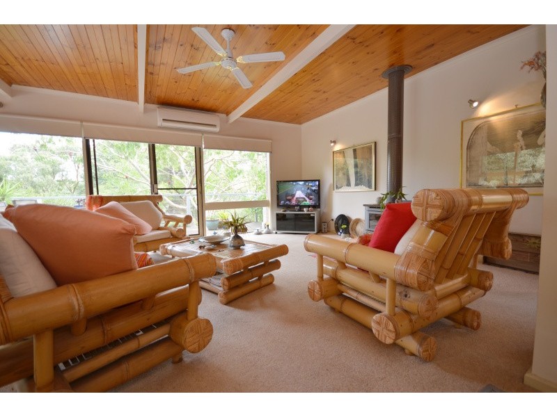 114 Moss Avenue, Mount Helen VIC 3350