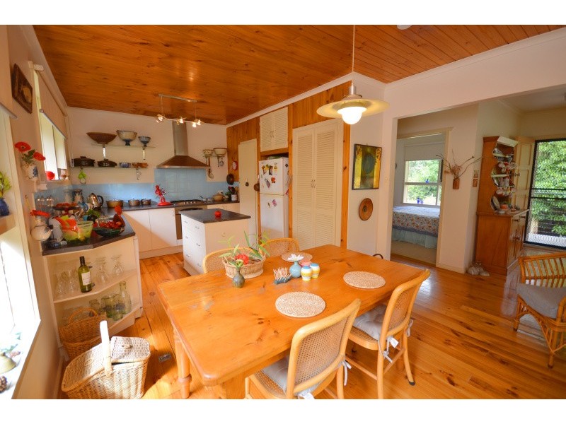 114 Moss Avenue, Mount Helen VIC 3350