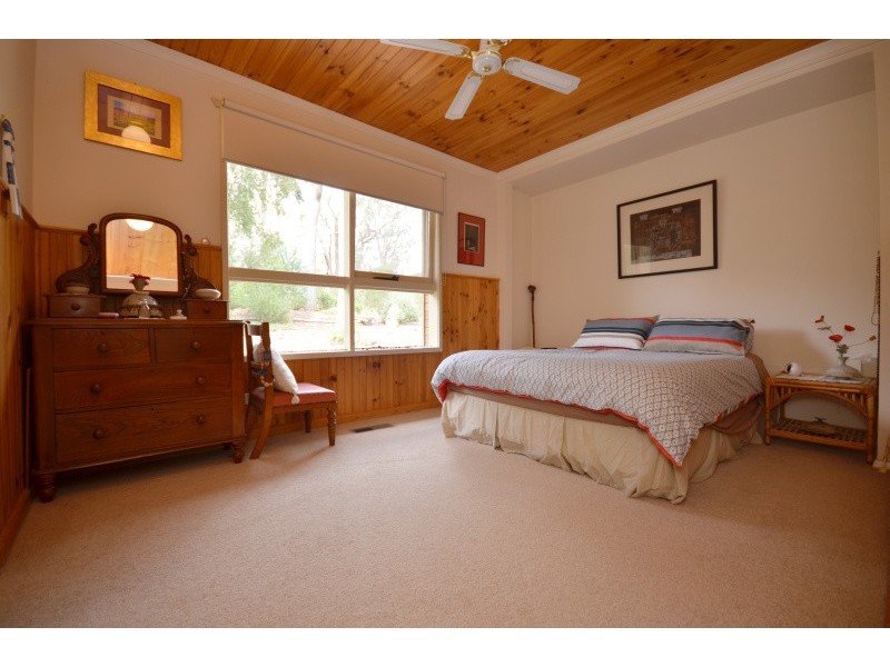 114 Moss Avenue, Mount Helen VIC 3350