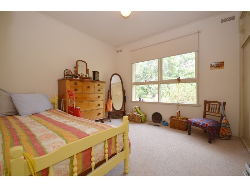 114 Moss Avenue, Mount Helen VIC 3350