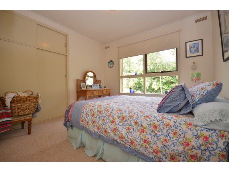 114 Moss Avenue, Mount Helen VIC 3350