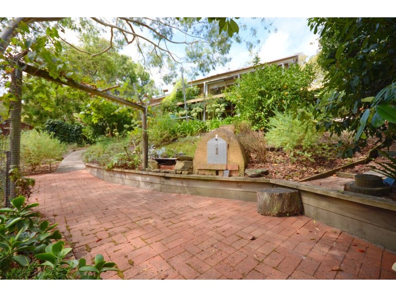 114 Moss Avenue, Mount Helen VIC 3350