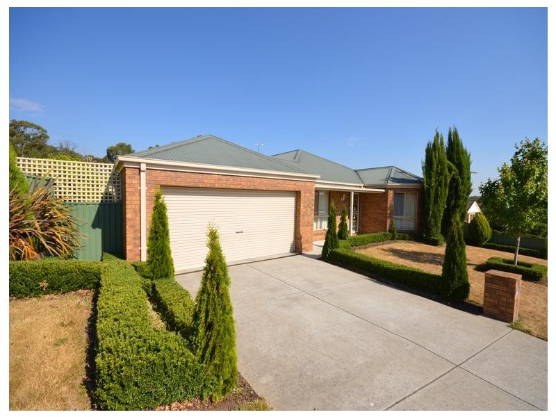 1 Oakbank Drive, Mount Helen VIC 3350