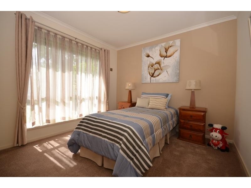 16 Elinand Street, Wendouree VIC 3355