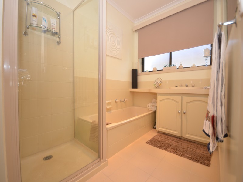 16 Elinand Street, Wendouree VIC 3355