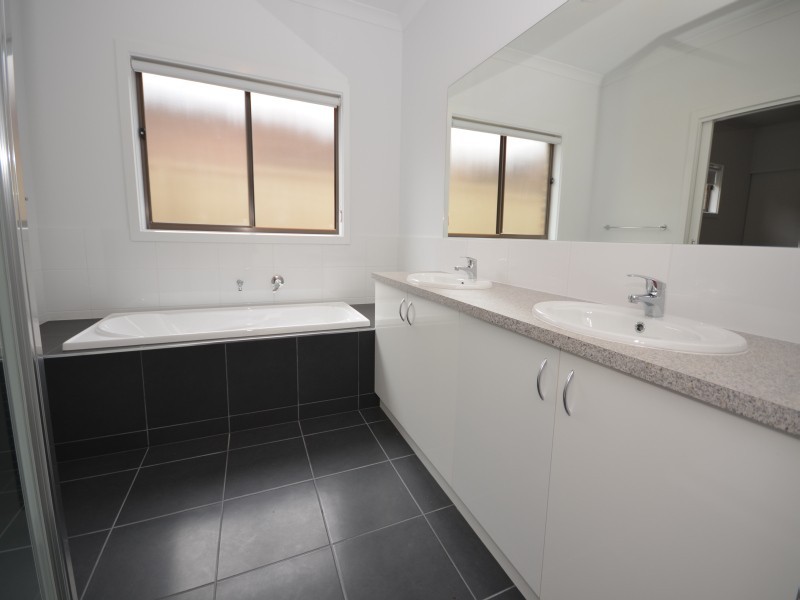 41 Chifley Drive, Delacombe VIC 3356