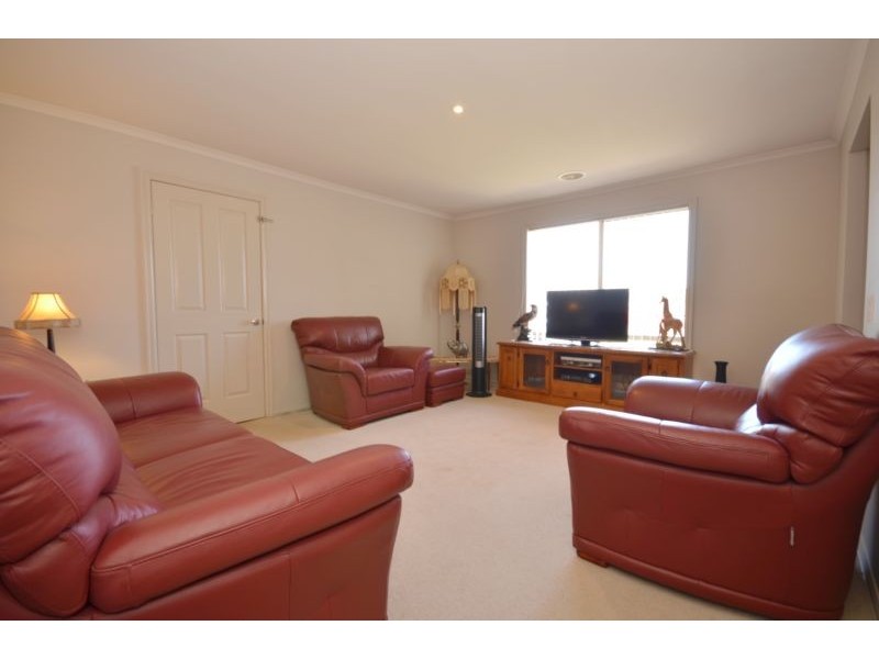 8 Adelphi Close, Delacombe VIC 3356