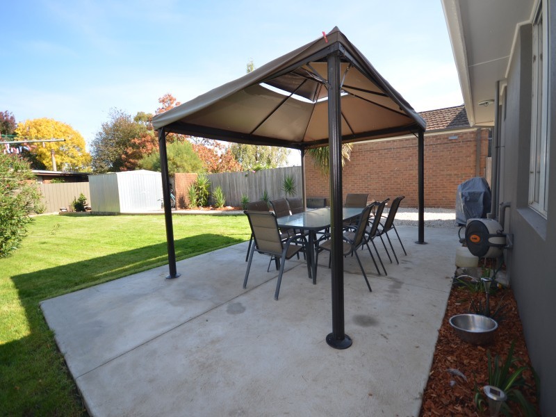 104 Warrina Drive, Delacombe VIC 3356