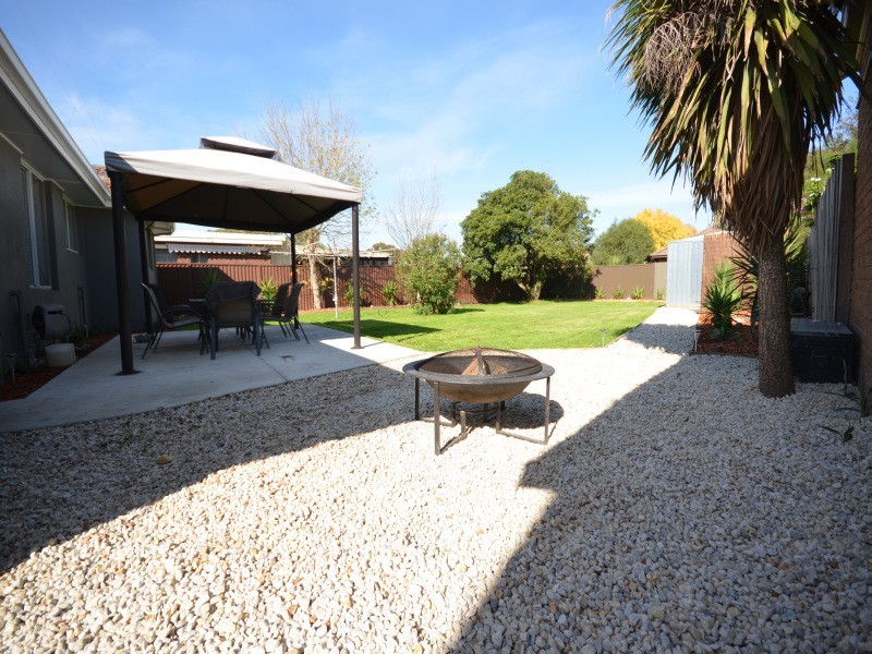 104 Warrina Drive, Delacombe VIC 3356