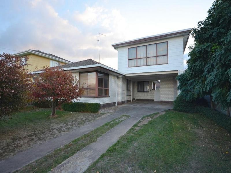 13 Godwin Street, Wendouree VIC 3355