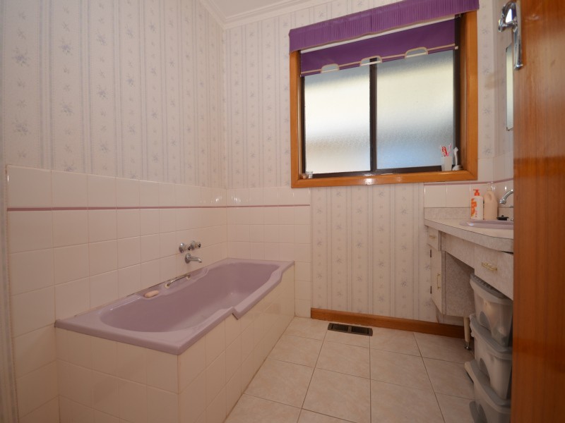 13 Godwin Street, Wendouree VIC 3355