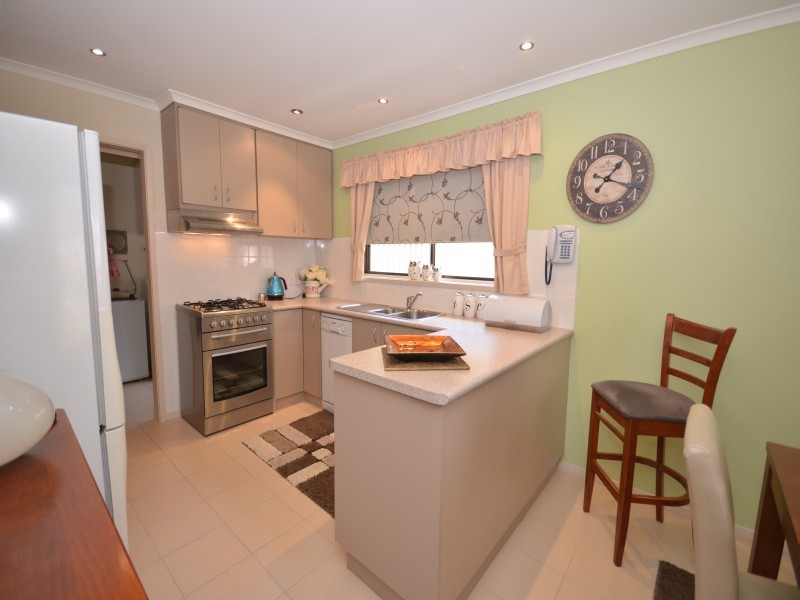 16 Elinand Street, Wendouree VIC 3355