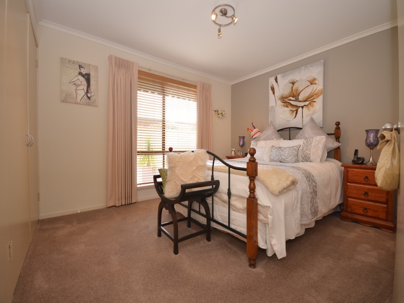 16 Elinand Street, Wendouree VIC 3355