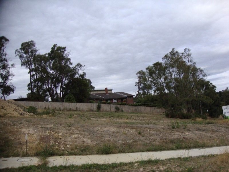 33 Henry Avenue, Mount Clear VIC 3350