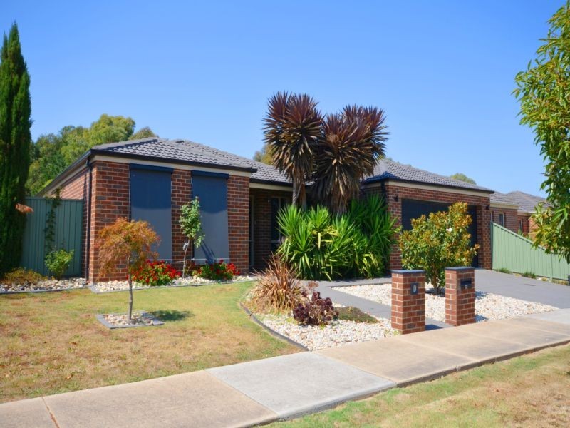 12 Clayton Park Drive, Canadian VIC 3350