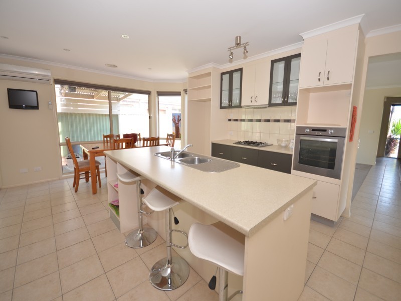 12 Clayton Park Drive, Canadian VIC 3350