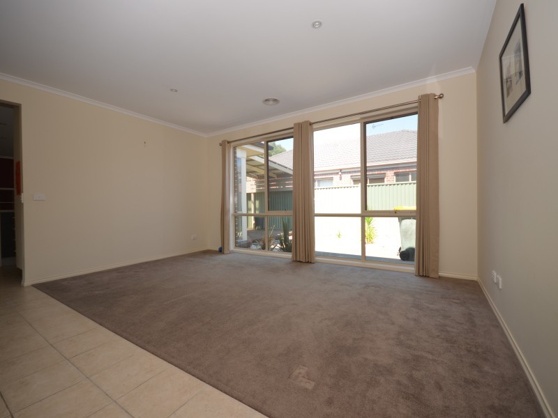 12 Clayton Park Drive, Canadian VIC 3350