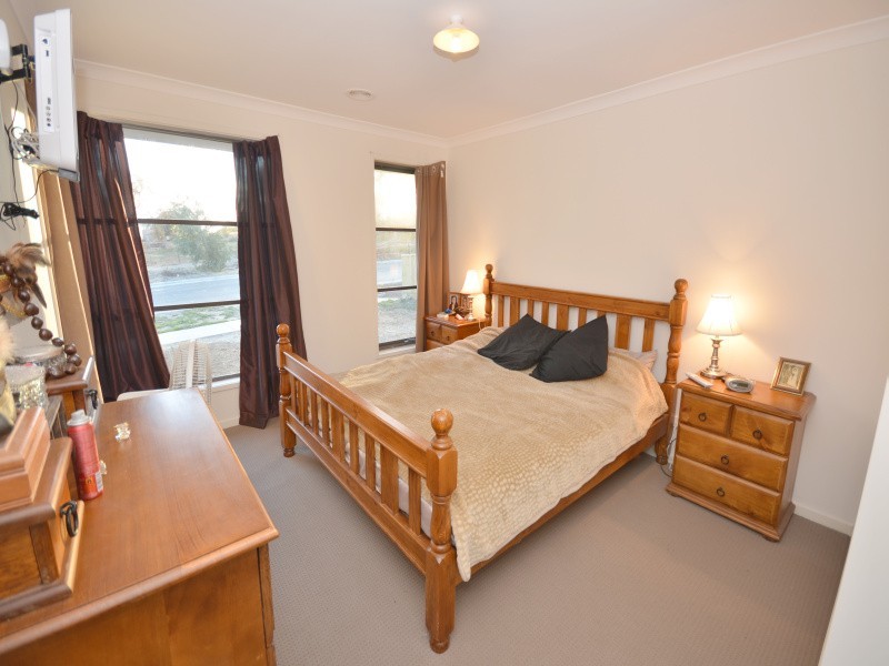 5 Phoenix Drive, Mount Clear VIC 3350