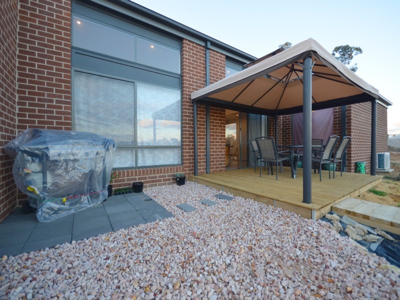 5 Phoenix Drive, Mount Clear VIC 3350