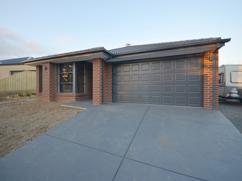 5 Phoenix Drive, Mount Clear VIC 3350