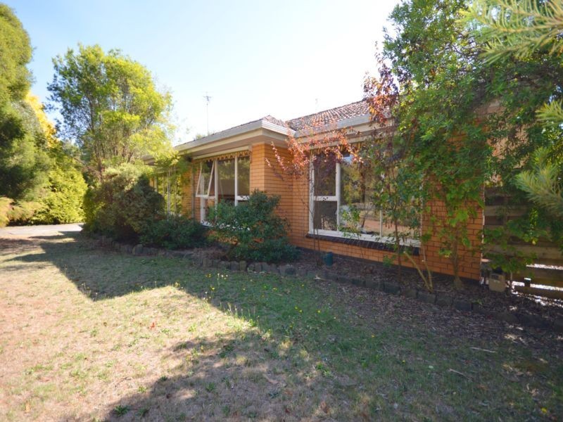 5 Shakespeare Avenue, Mount Helen VIC 3350