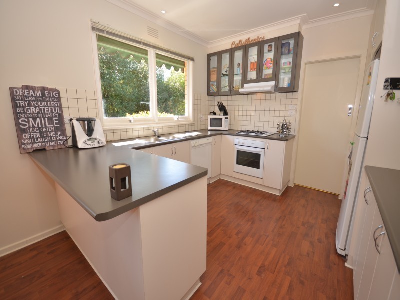 5 Shakespeare Avenue, Mount Helen VIC 3350