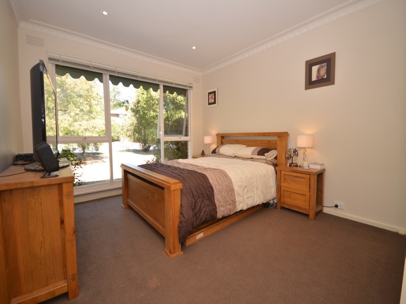 5 Shakespeare Avenue, Mount Helen VIC 3350