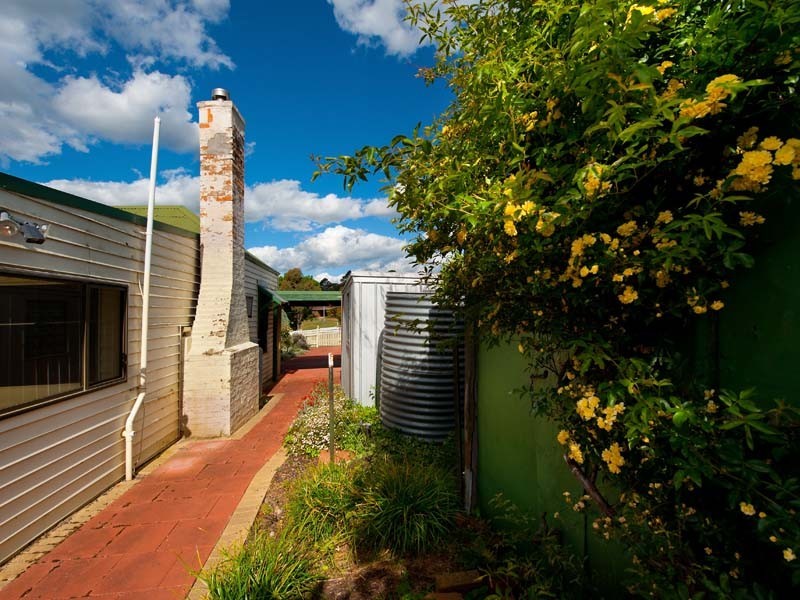 8 Macdonald Street, Clunes VIC 3370