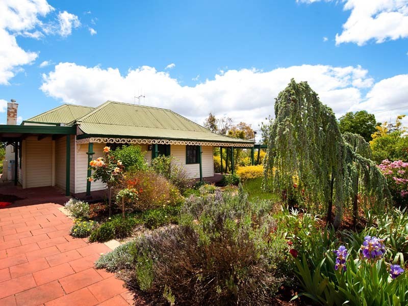 8 Macdonald Street, Clunes VIC 3370