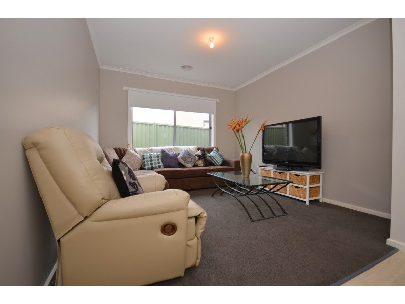 15 Orbost Drive, Miners Rest VIC 3352