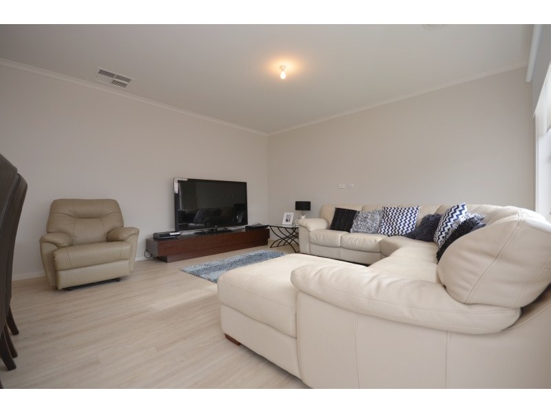 15 Orbost Drive, Miners Rest VIC 3352