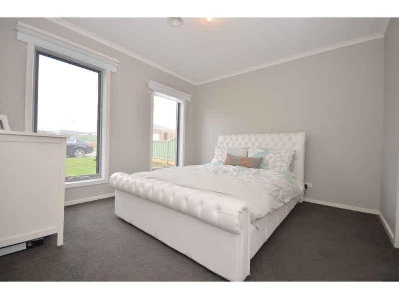 15 Orbost Drive, Miners Rest VIC 3352