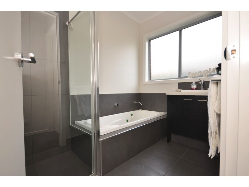 15 Orbost Drive, Miners Rest VIC 3352