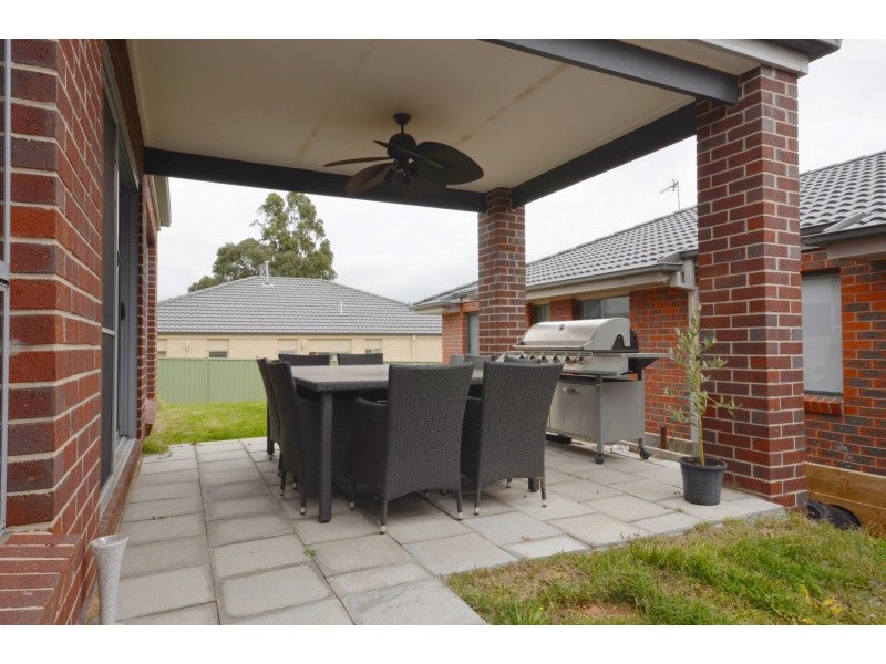 15 Orbost Drive, Miners Rest VIC 3352