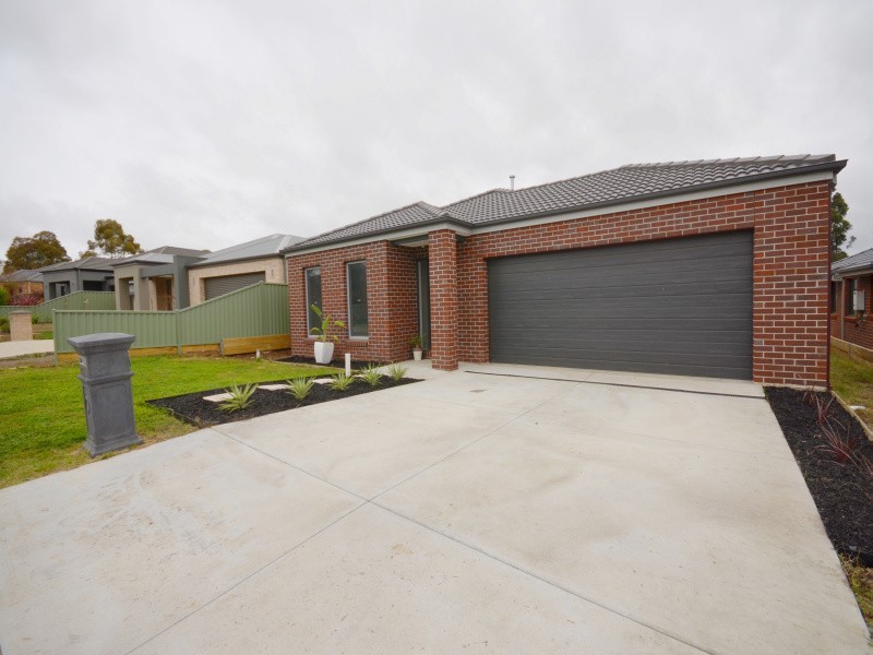 15 Orbost Drive, Miners Rest VIC 3352