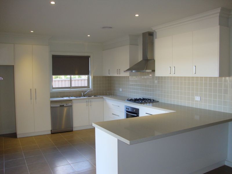 1 & 2, 30 Dundas Street, Miners Rest VIC 3352