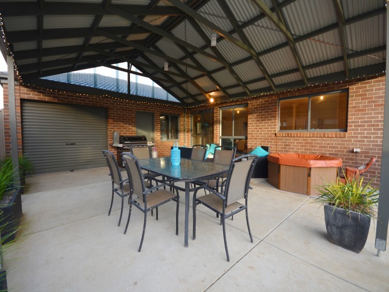 22 Josephine Way, Sebastopol VIC 3356