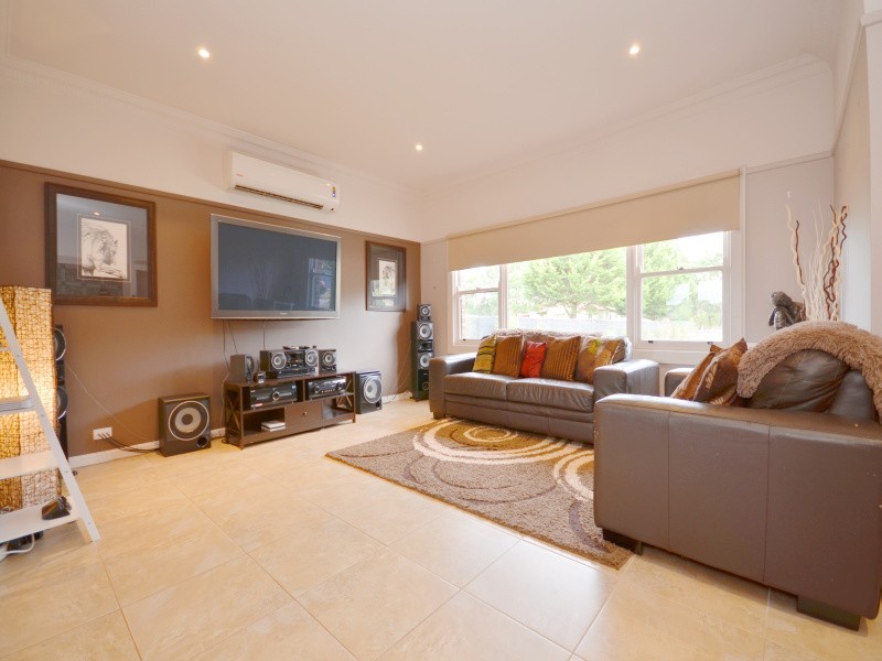 15 McIvor Road, Wallace VIC 3352